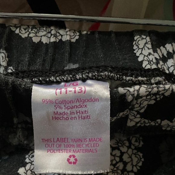 5 for $30 Skull Patterned Black and White Women’s Leggings - Picture 2 of 2